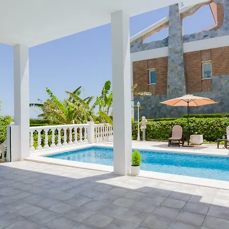 Luar, Preciosa Con Piscina En Malaga Torremolinos